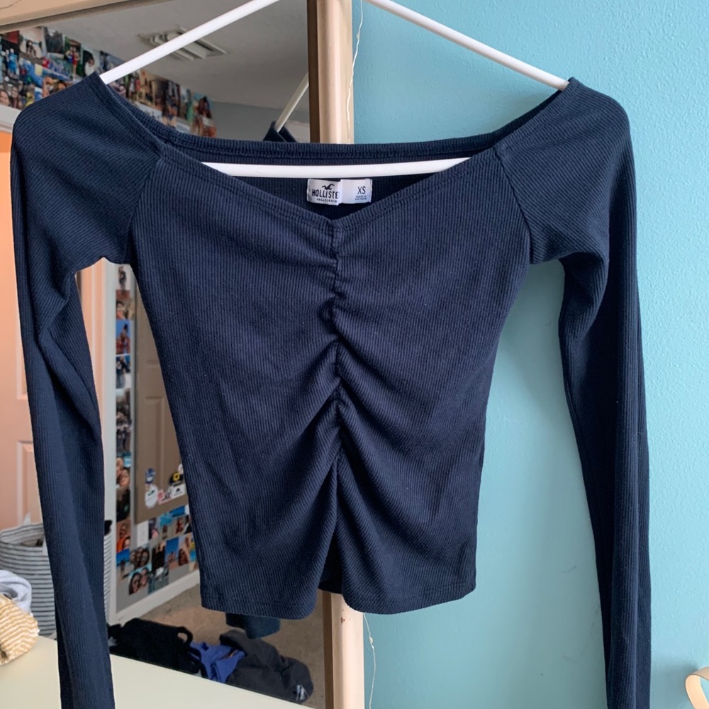Off the shoulder Hollister top